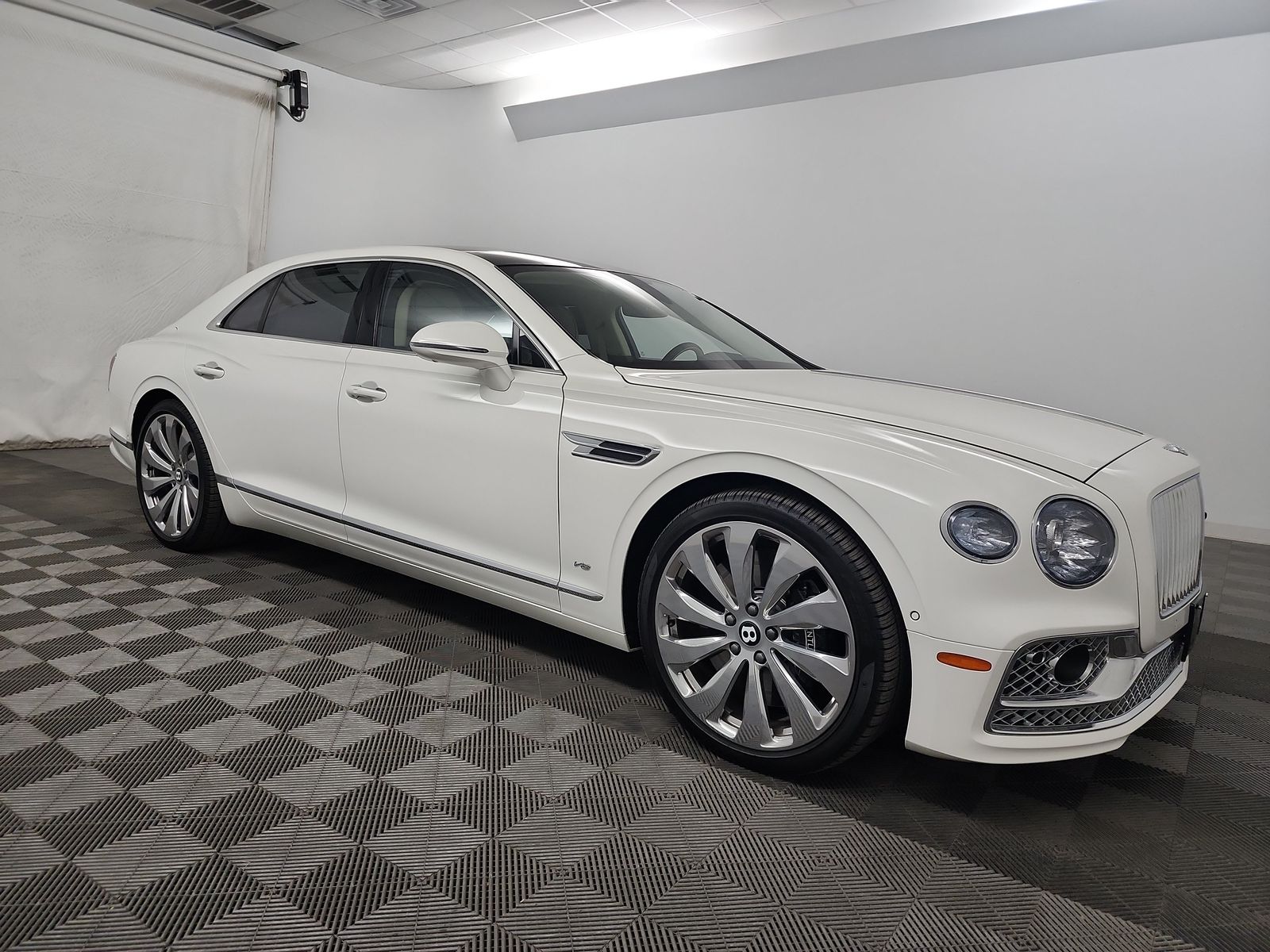 Vehicle Image 3 of 19 for 2022 Bentley Flying Spur