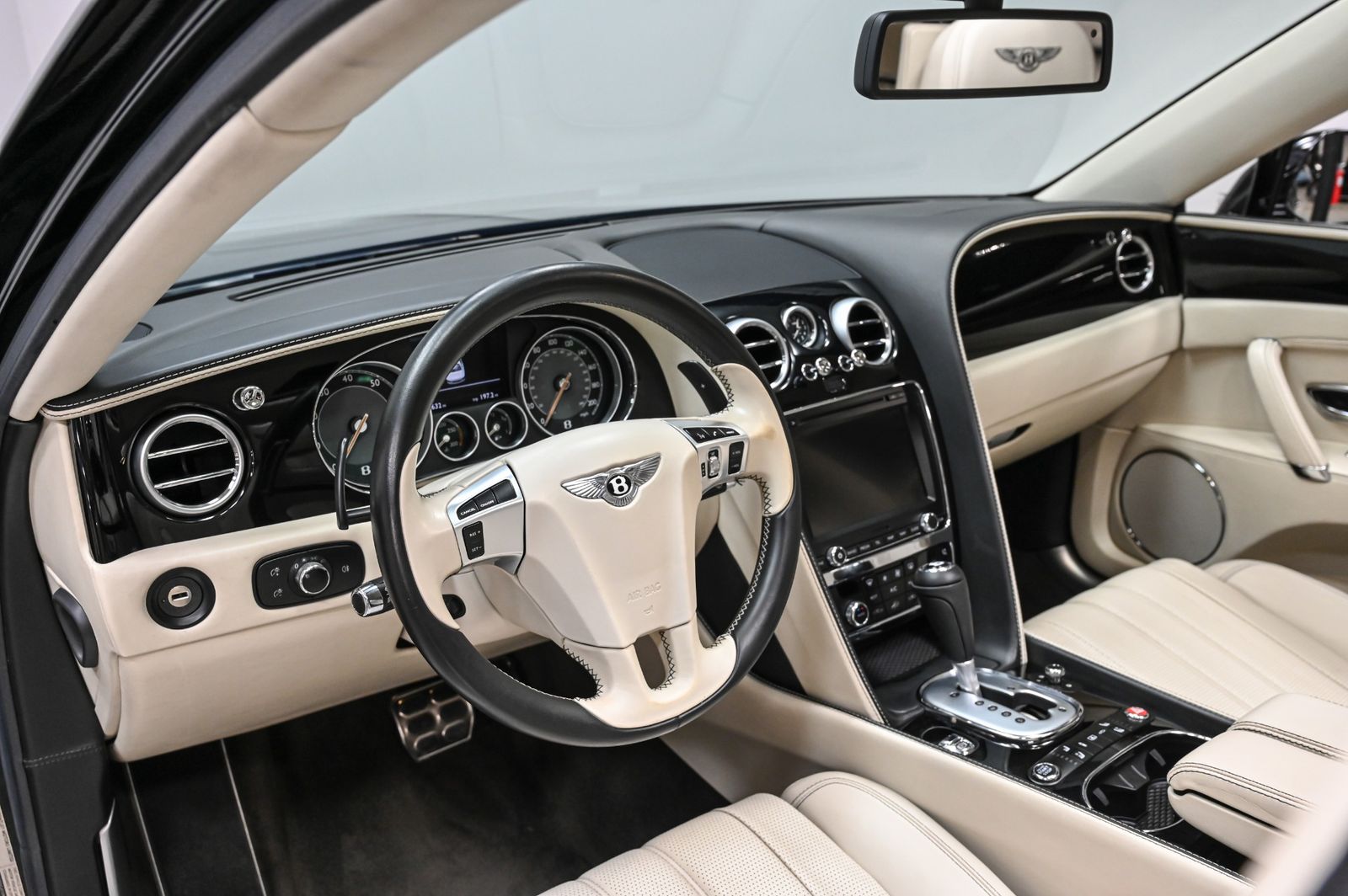 Vehicle Image 67 of 171 for 2014 Bentley Flying Spur