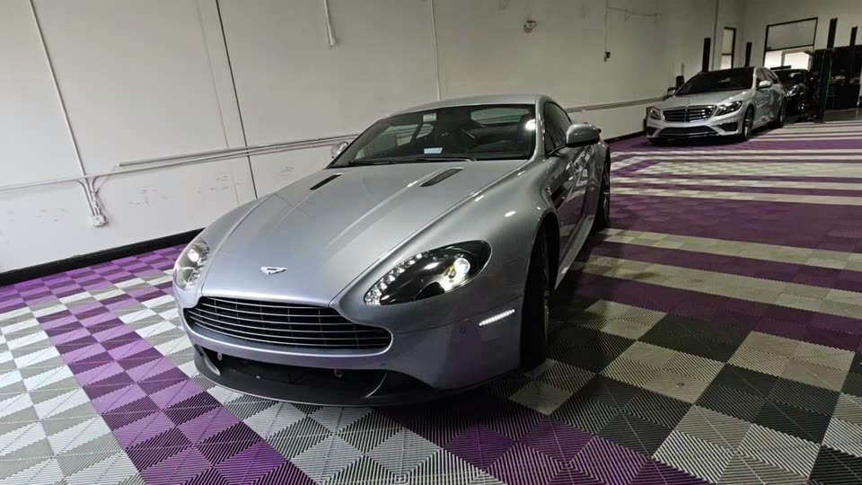 2015 Aston Martin V8 Vantage - 27