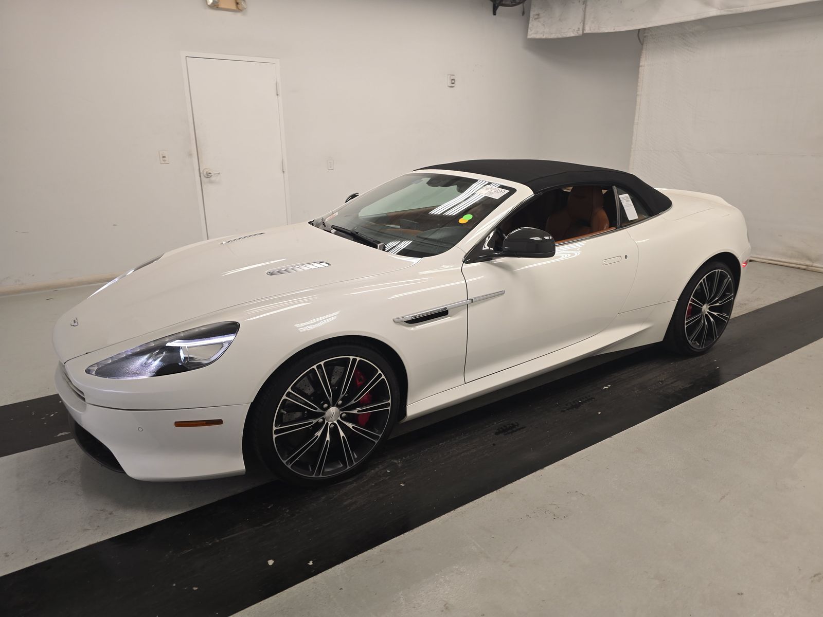 2015 Aston Martin DB9 - 1