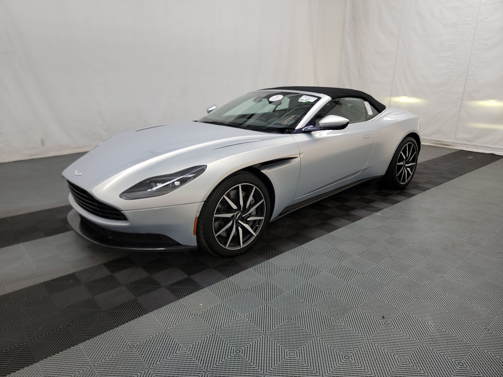 2020 Aston Martin DB11 - 1