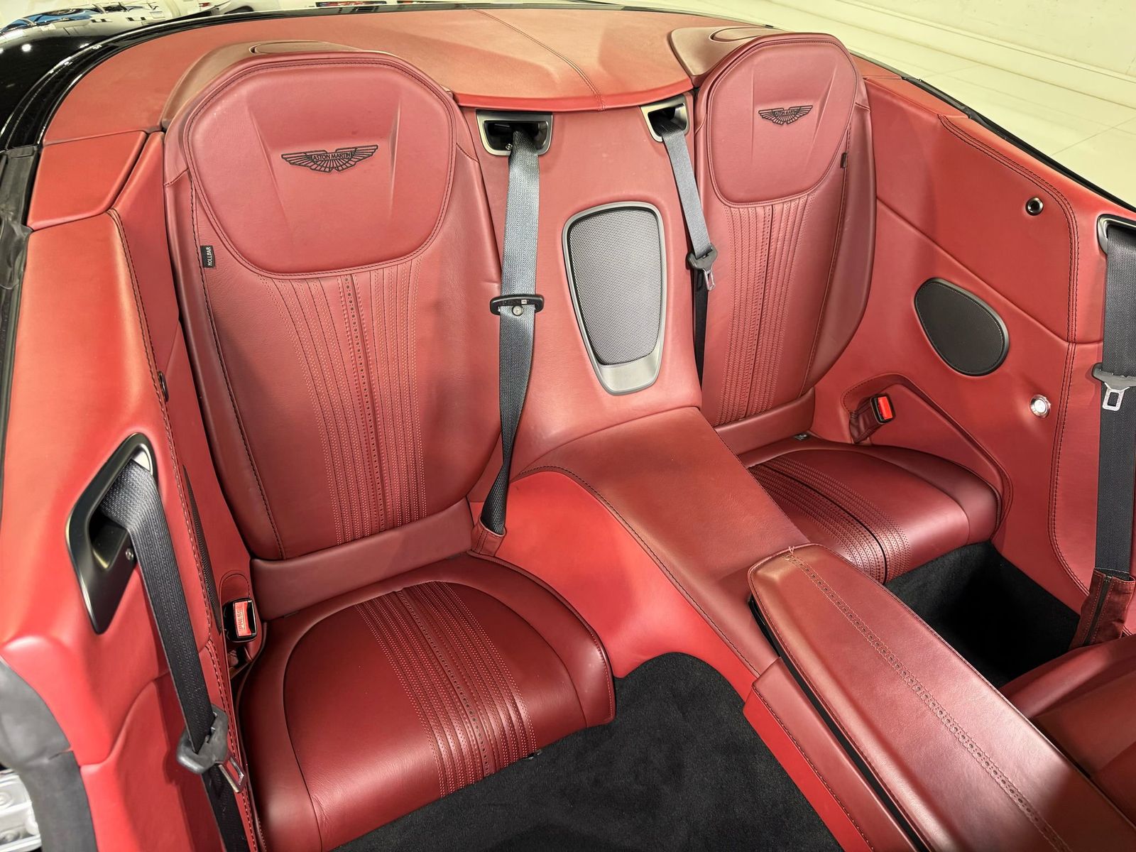 Vehicle Image 74 of 106 for 2019 Aston Martin DB11
