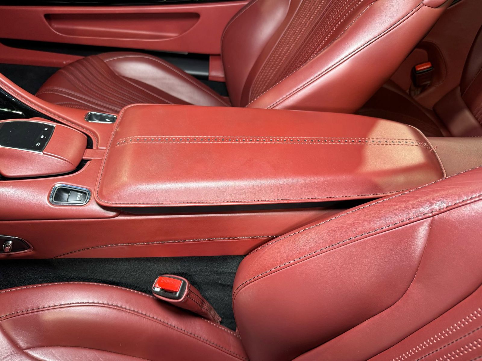 Vehicle Image 86 of 106 for 2019 Aston Martin DB11