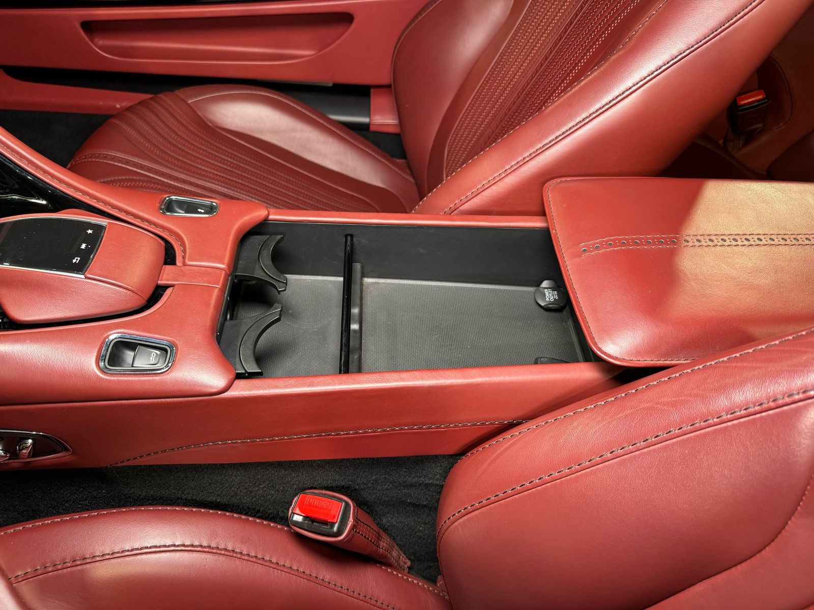 2019 Aston Martin DB11 - 87
