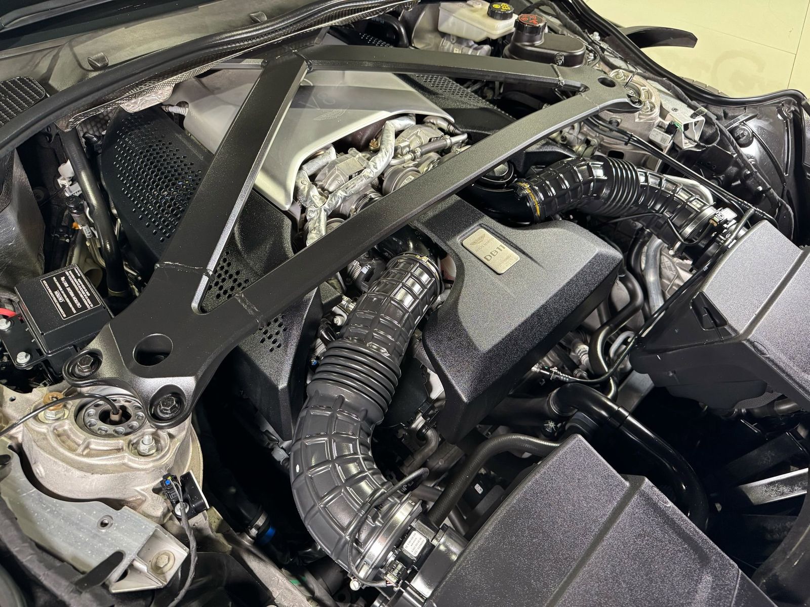 Vehicle Image 96 of 106 for 2019 Aston Martin DB11