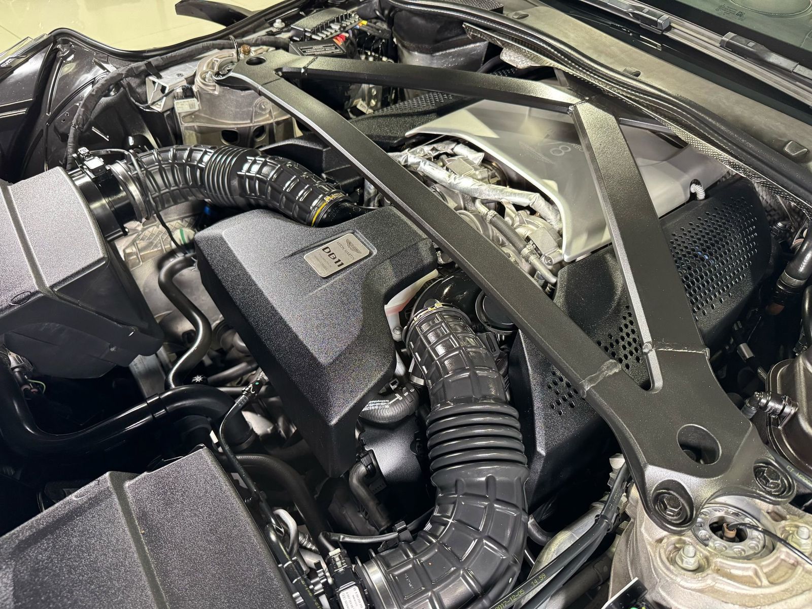 Vehicle Image 97 of 106 for 2019 Aston Martin DB11