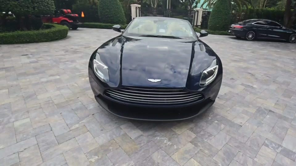 2020 Aston Martin DB11 - 1