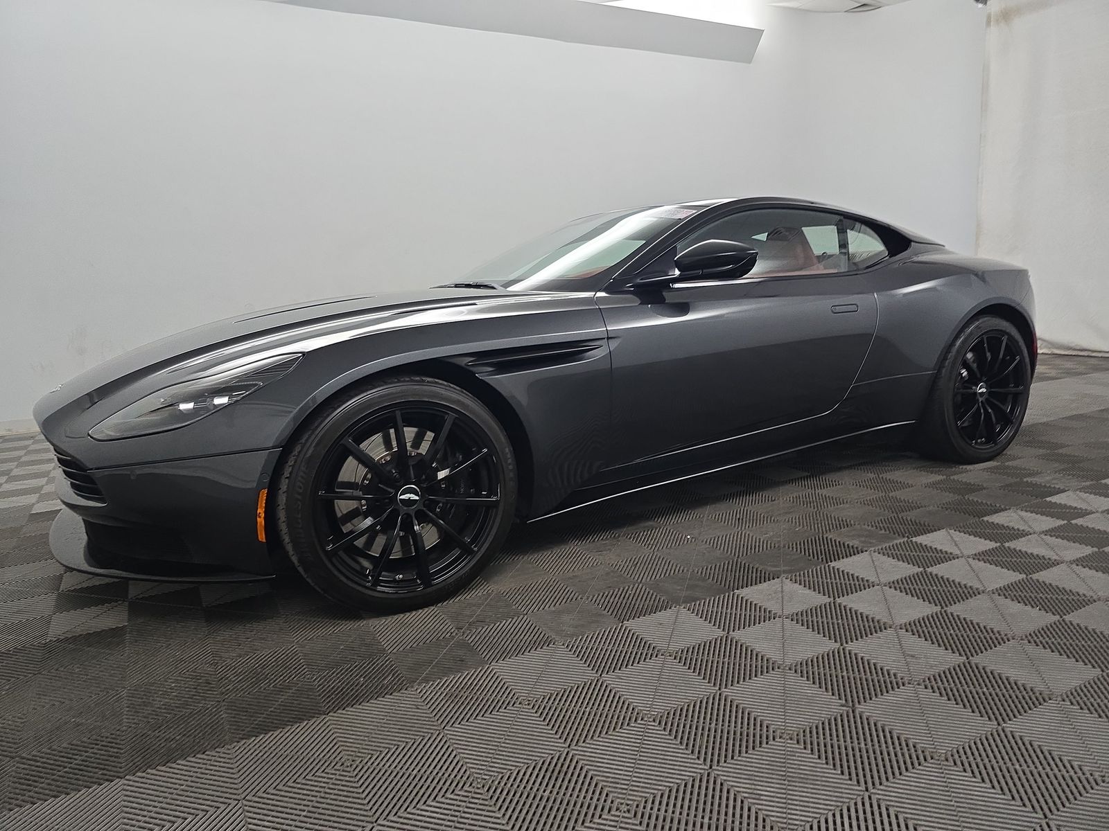 2020 Aston Martin DB11 - 1