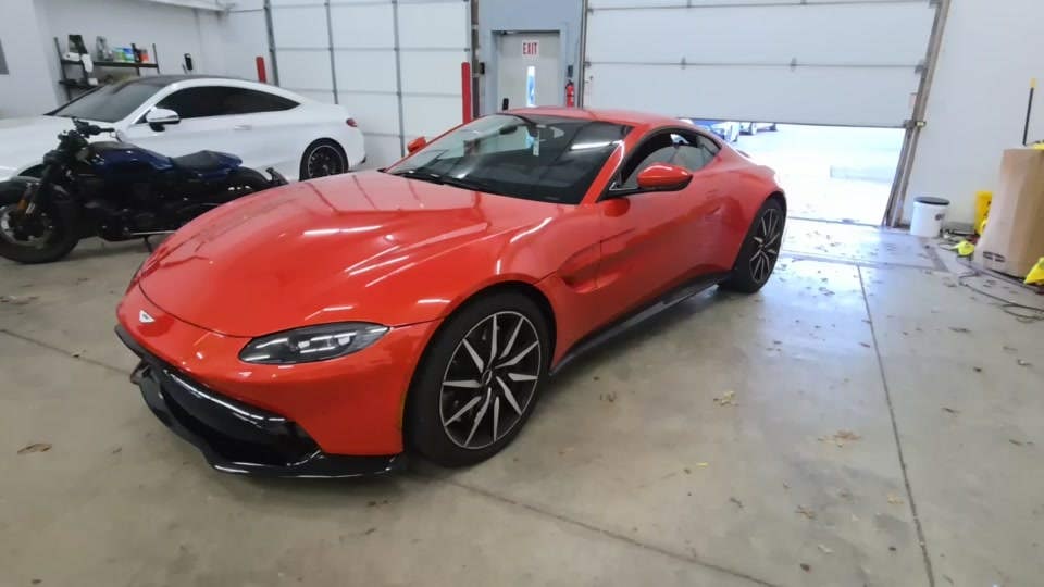 2020 Aston Martin Vantage - 20