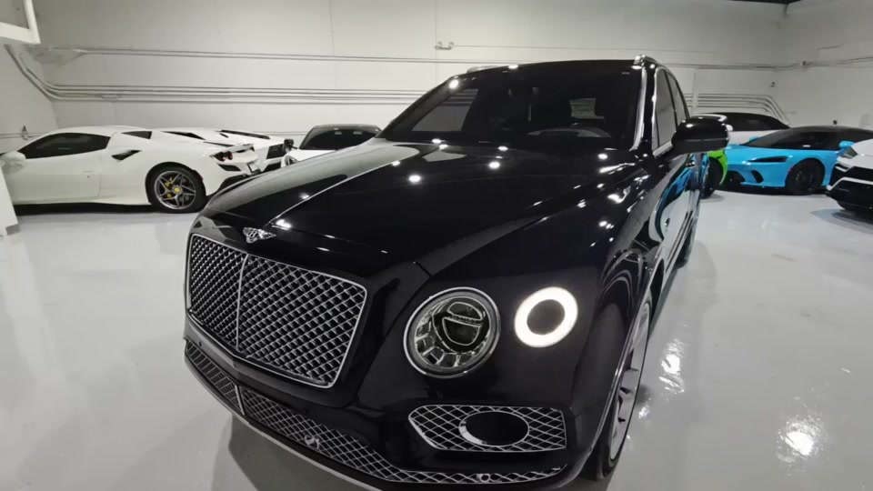 2017 Bentley Bentayga - 1