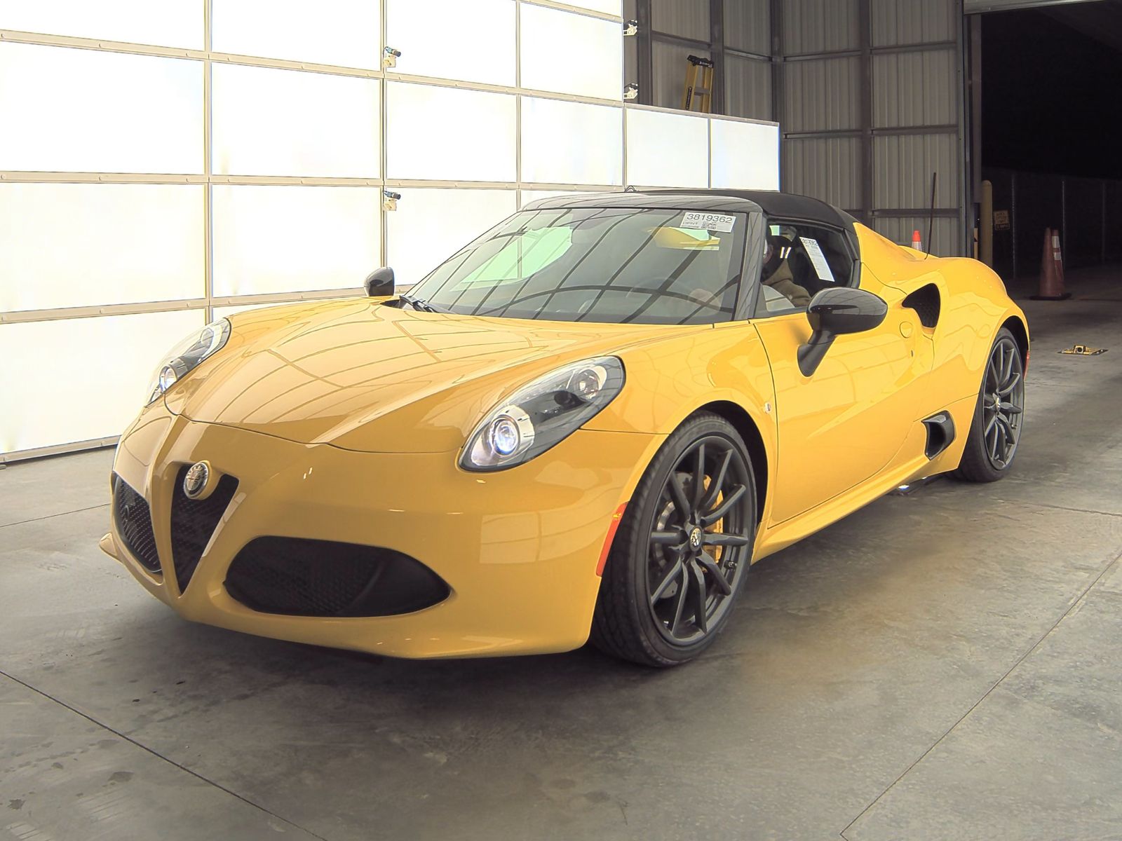 2016 Alfa Romeo 4C - 1