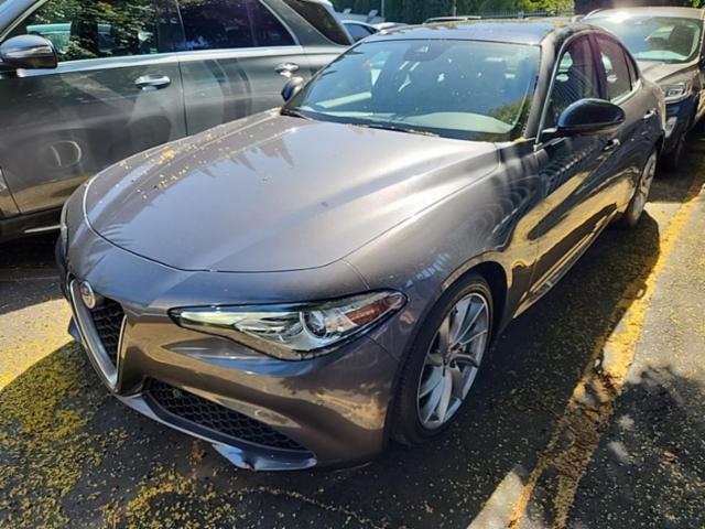 Vehicle Image 22 of 43 for 2017 Alfa Romeo Giulia