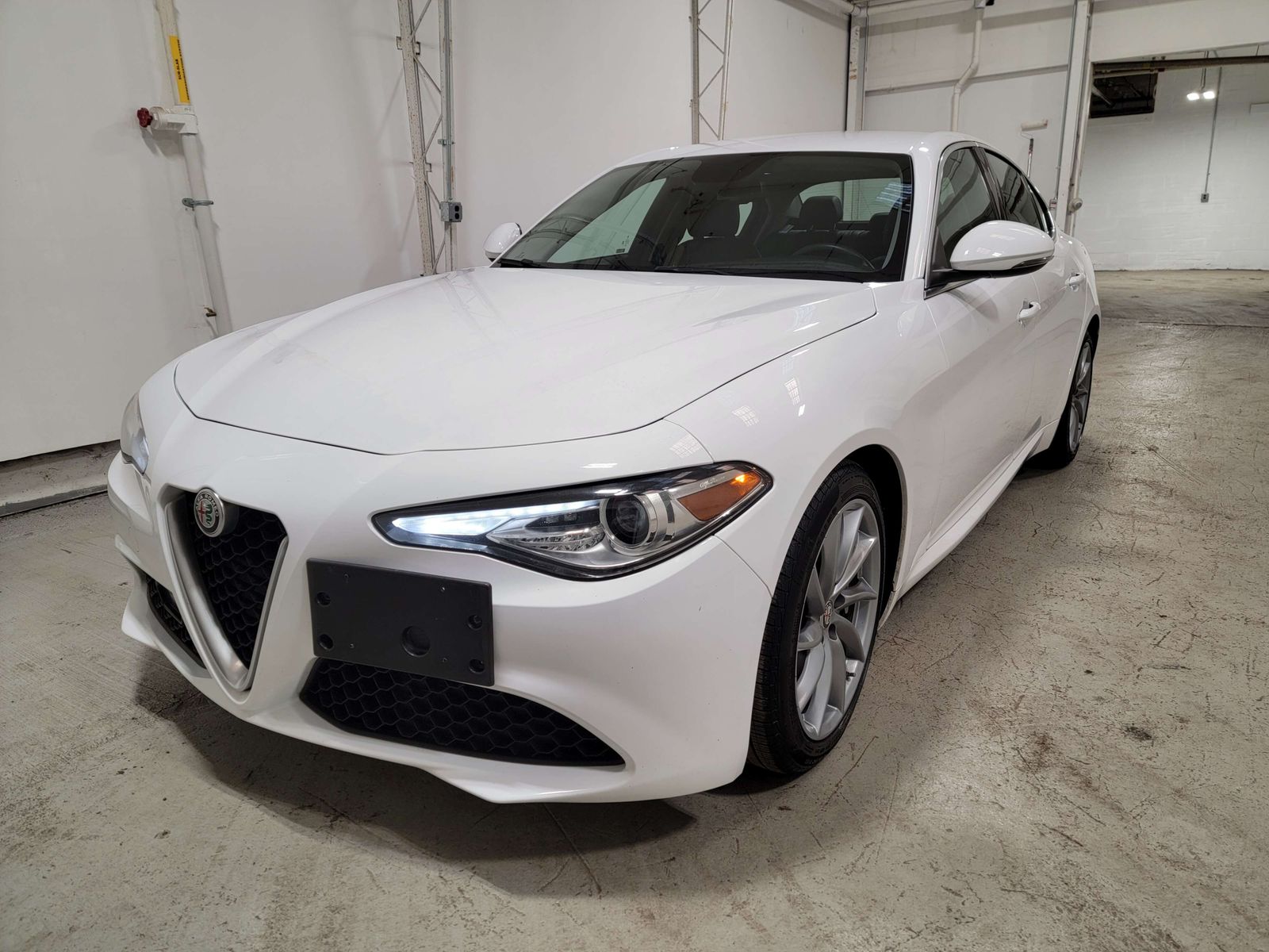 Vehicle Image 112 of 112 for 2017 Alfa Romeo Giulia