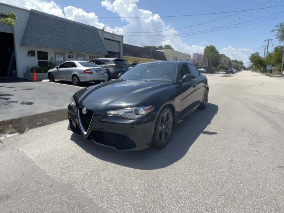 2017 Alfa Romeo Giulia - 1