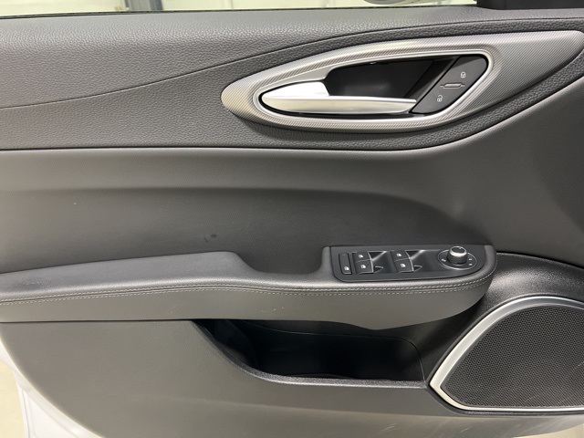 Vehicle Image 15 of 51 for 2023 Alfa Romeo Giulia