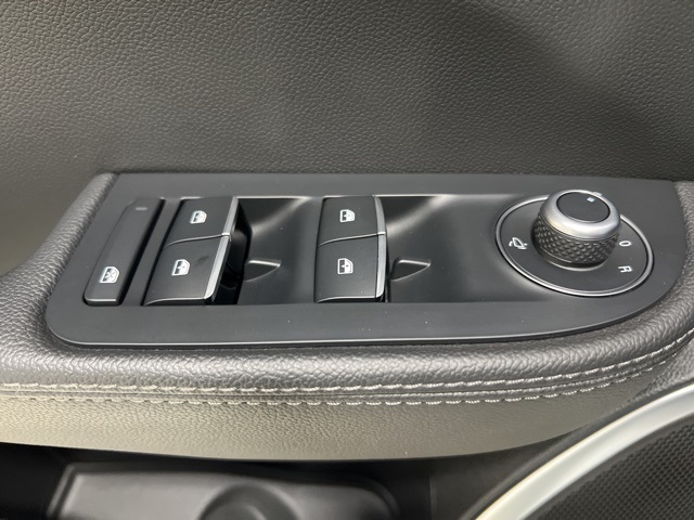 Vehicle Image 16 of 51 for 2023 Alfa Romeo Giulia