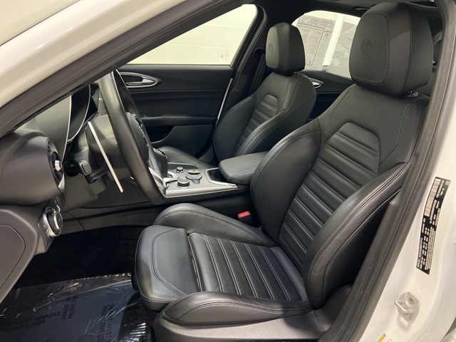 Vehicle Image 17 of 51 for 2023 Alfa Romeo Giulia
