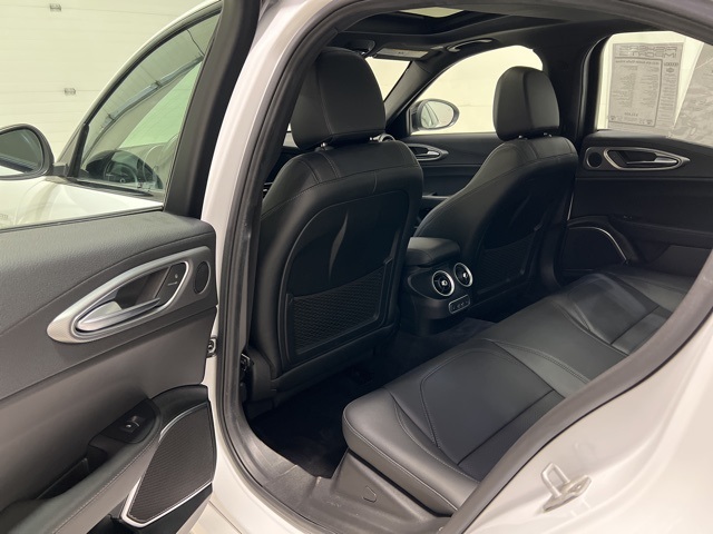 Vehicle Image 36 of 51 for 2023 Alfa Romeo Giulia