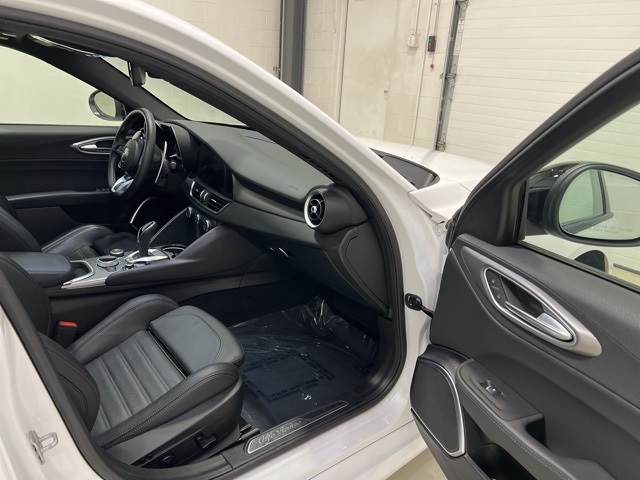 Vehicle Image 45 of 51 for 2023 Alfa Romeo Giulia