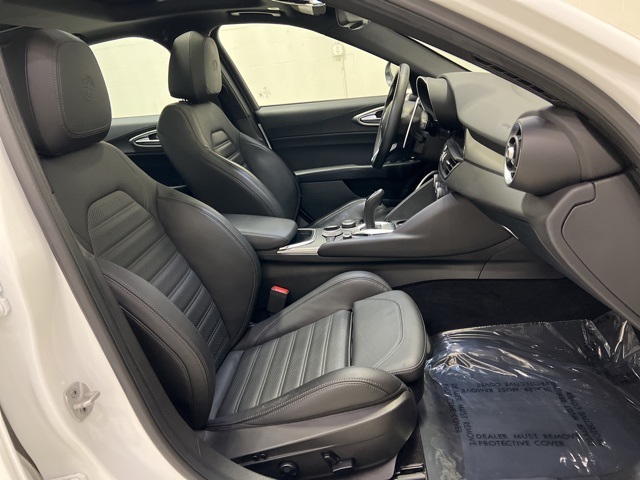 Vehicle Image 47 of 51 for 2023 Alfa Romeo Giulia
