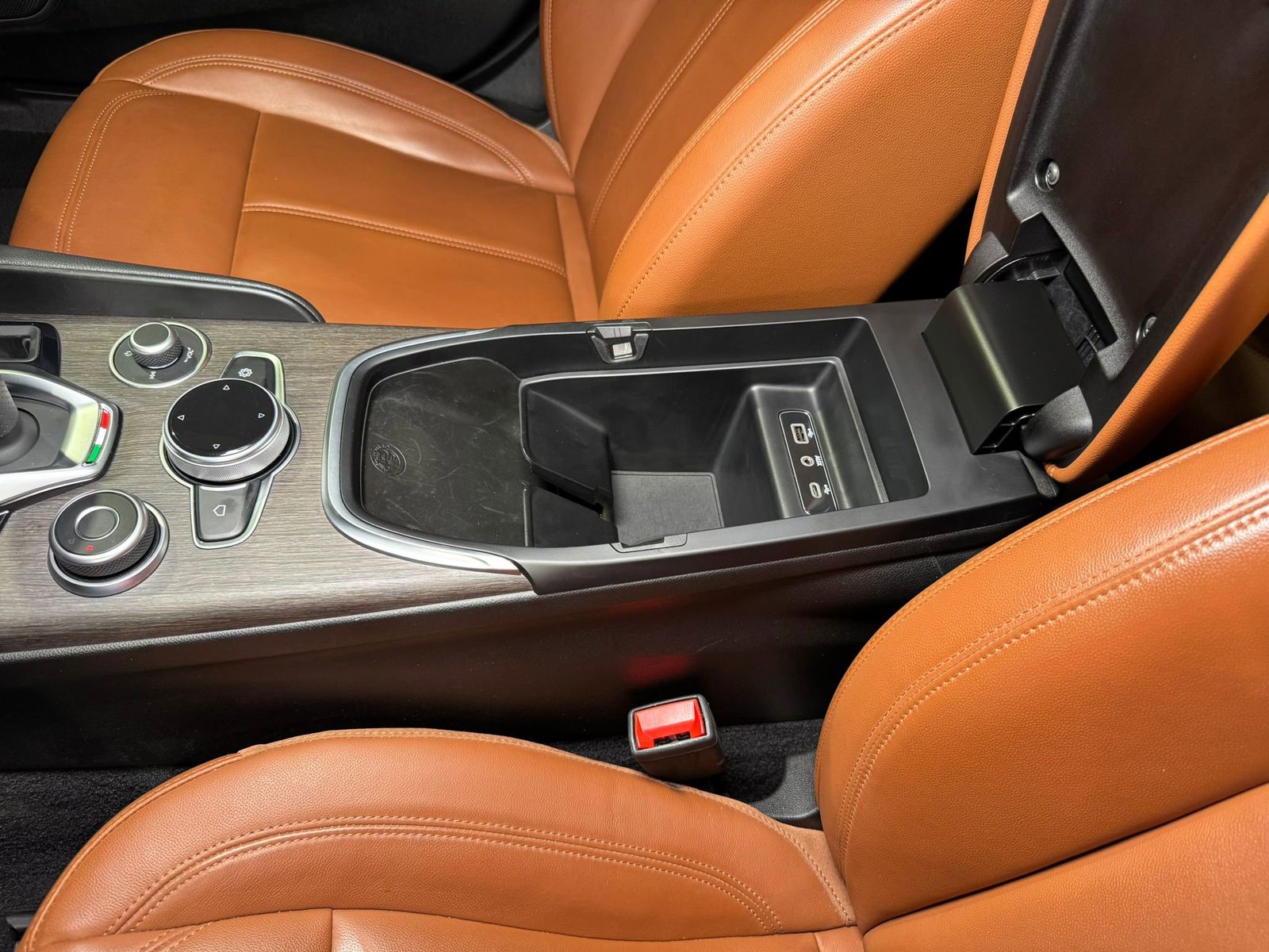 Vehicle Image 33 of 51 for 2021 Alfa Romeo Giulia